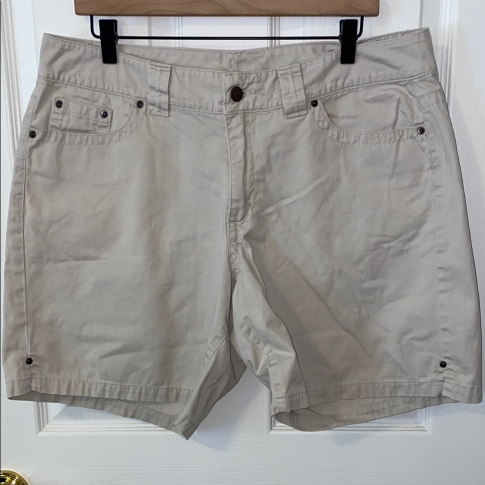 Venezia Tan Flat Front Shorts Classic Style Size 16